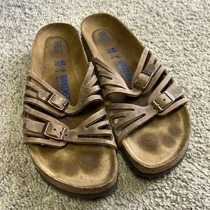 Birkenstock Sandles worn 5 times! True leather brown size 9!